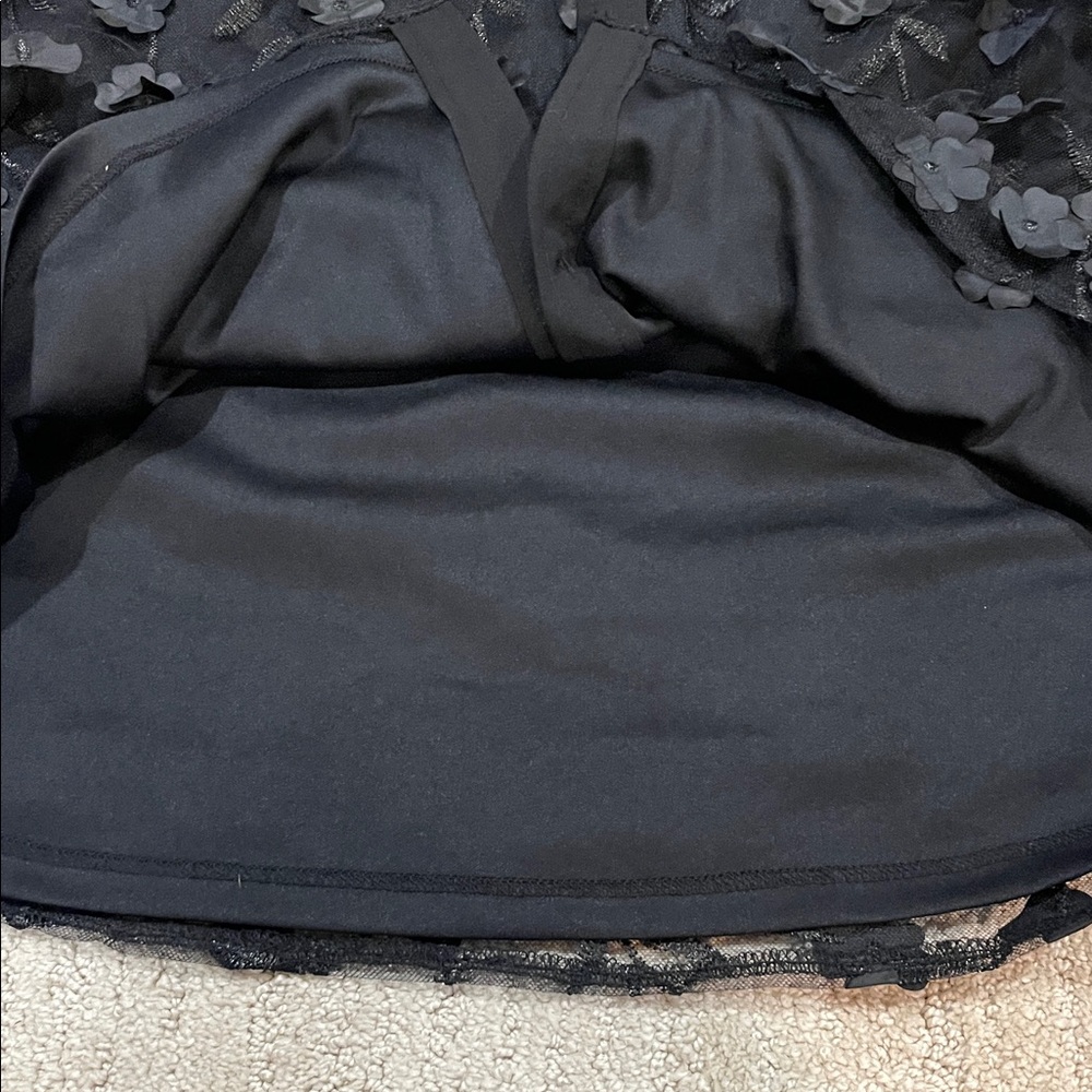 Anne Klein Black 3D Floral Sheer Blouse Size Medium EUC - Picture 9 of 15